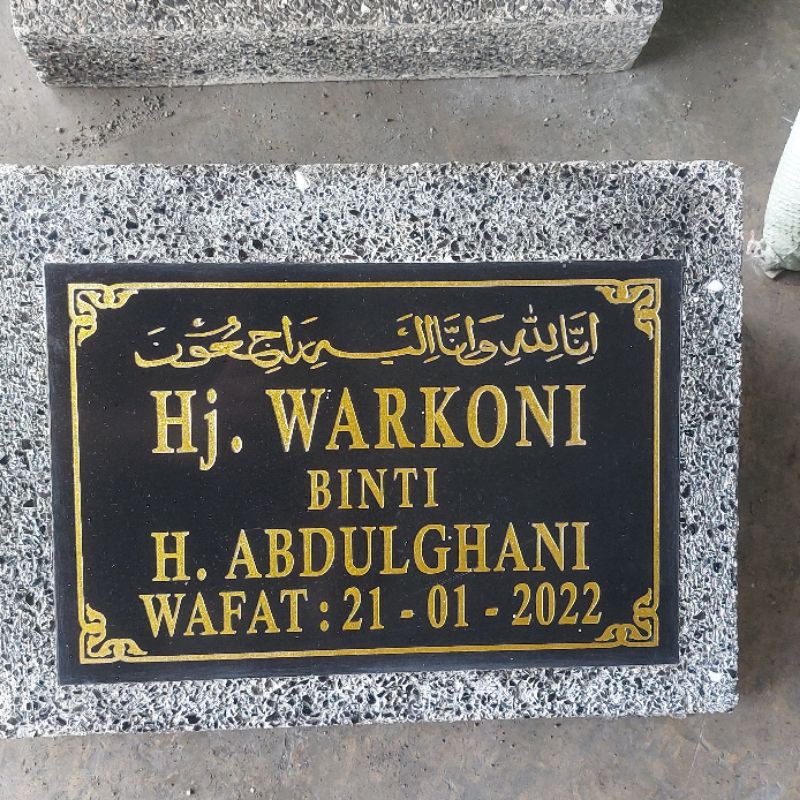 BATU NISAN KEPALA MAKAM