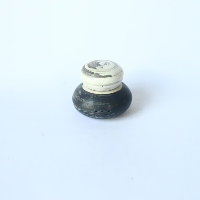 

Black and White Salt and Pepper Shaker Condiment Garam Merica