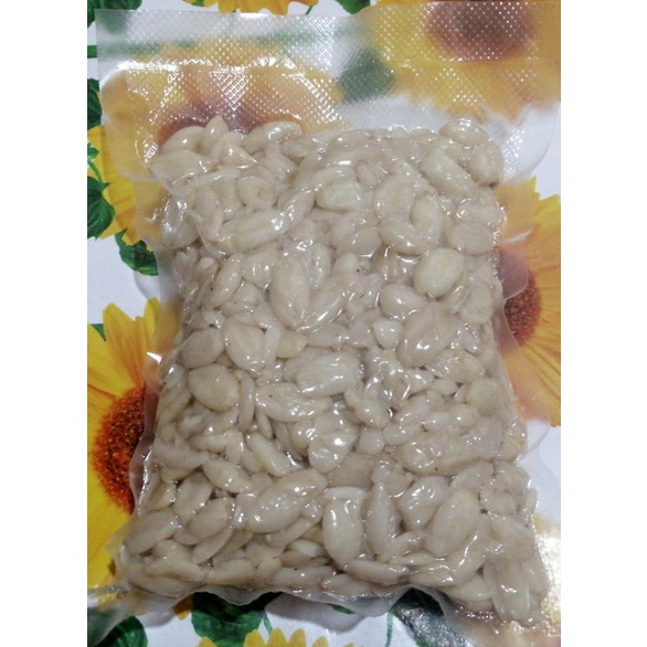 

KACANG KENARI 1 /2 KG