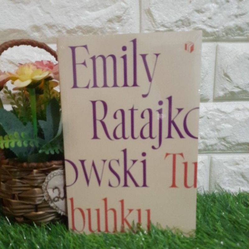BUKU EMILY RATAJKOWSKI TUBUHKU