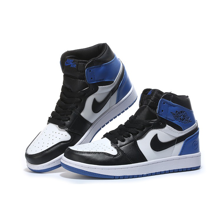  Sepatu  Basket Model  Nike  Air  Jordan  1 OG High Waist Warna 