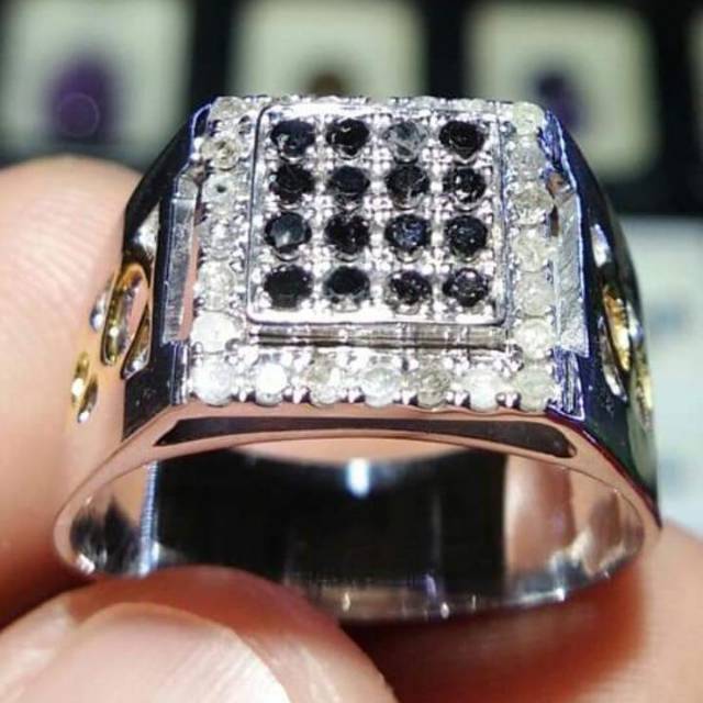 Cincin perak lokal mata utama berlian hitam samping berlian putih