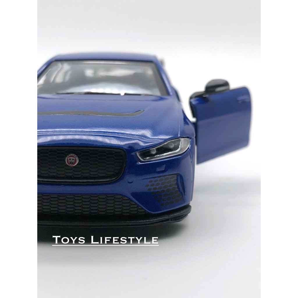 Kinsmart Diecast - Jaguar XE SV Project 8 Skala 1:36 (Biru)