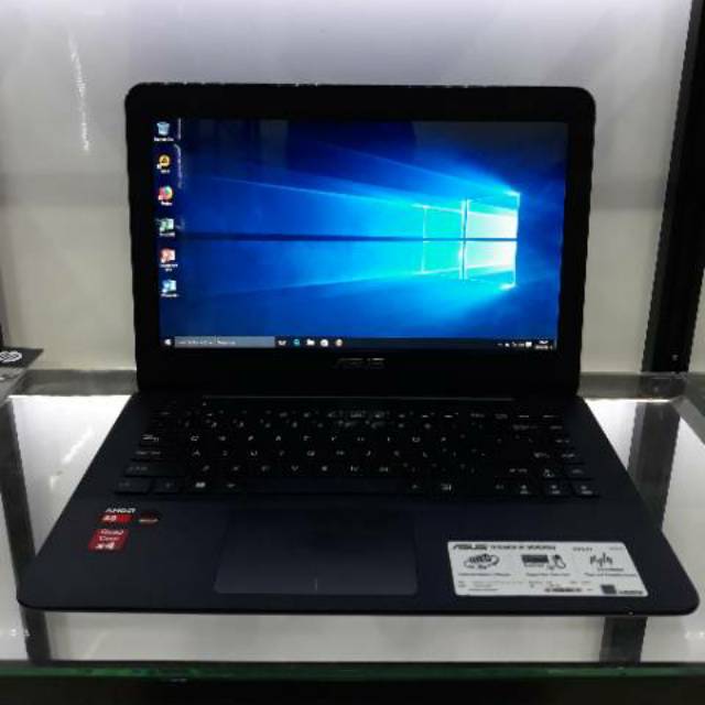 Laptop ASUS X454YA Black AMD A8 Second