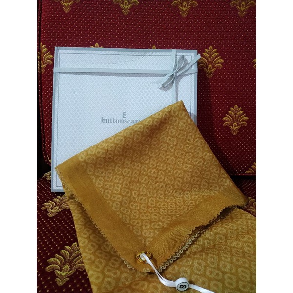 READY Tapis Buttonscarves CANARY