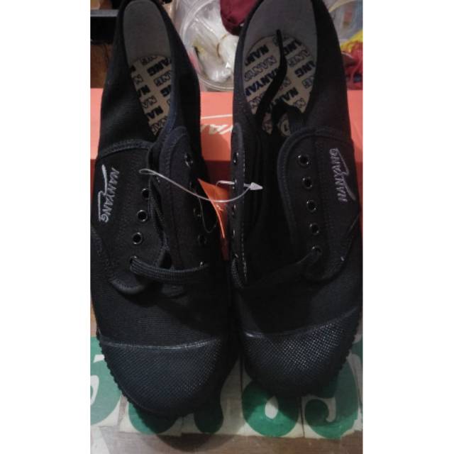 Sepatu takraw nanyang