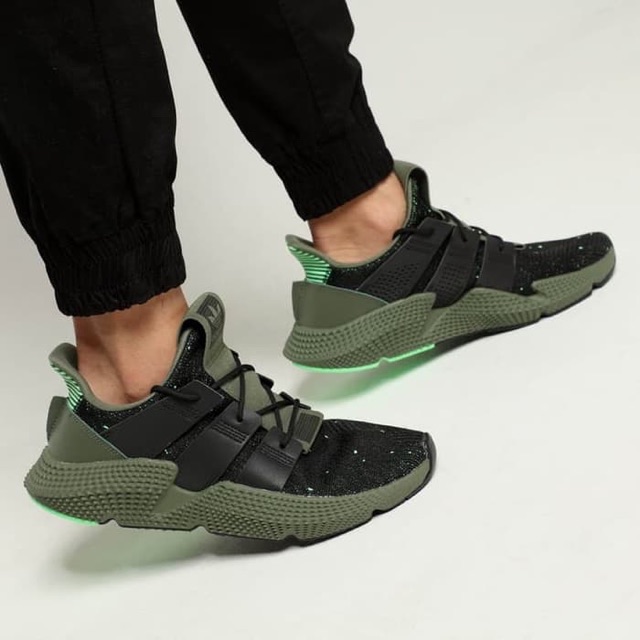 prophere black green