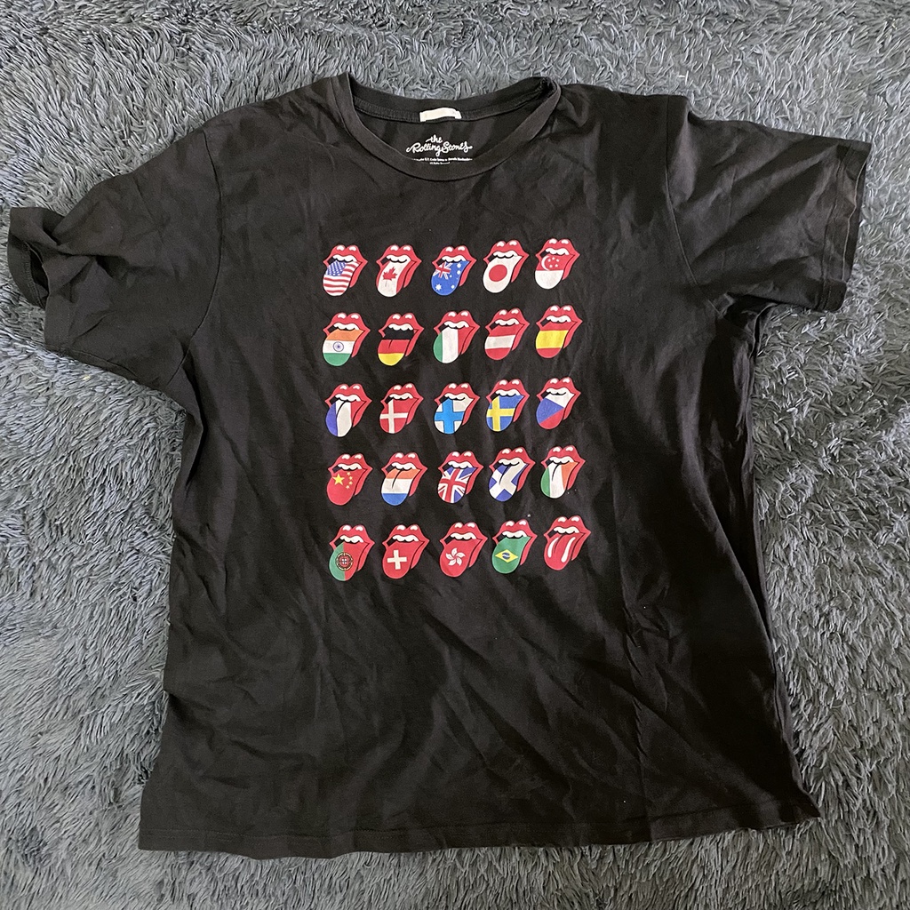 Preloved Kaos Uniqlo GU The Rolling Stones Tshirt Band Merchandise Bekas