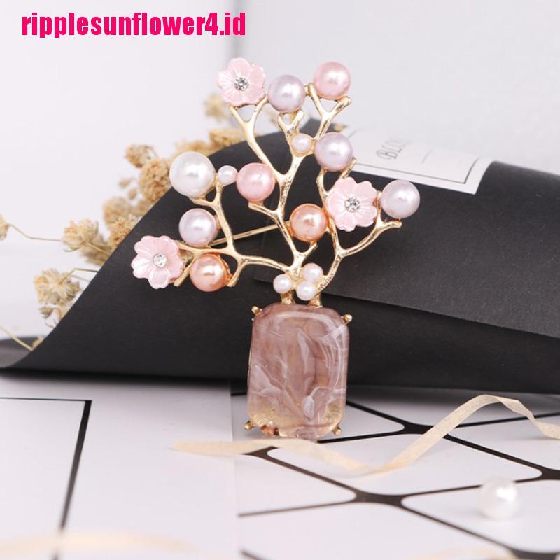 1pc Bros Bentuk Bunga Plum Bahan Metal Warna Pink Aksen Mutiara Untuk Kerah Jas