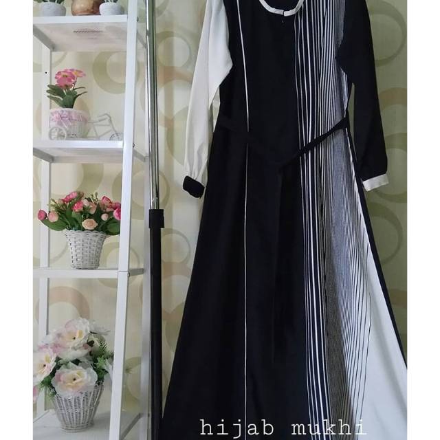 GAMIS SIMPEL HITAM PUTIH