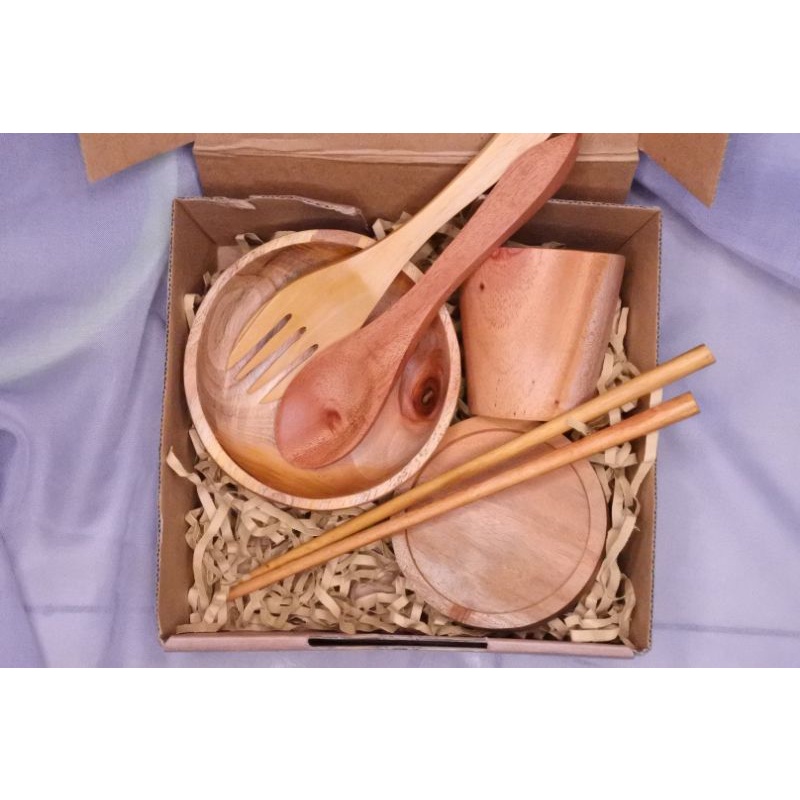 

Hampers Kayu alat makan / Kado Unik Pernikahan / Kado Unik Wisuda