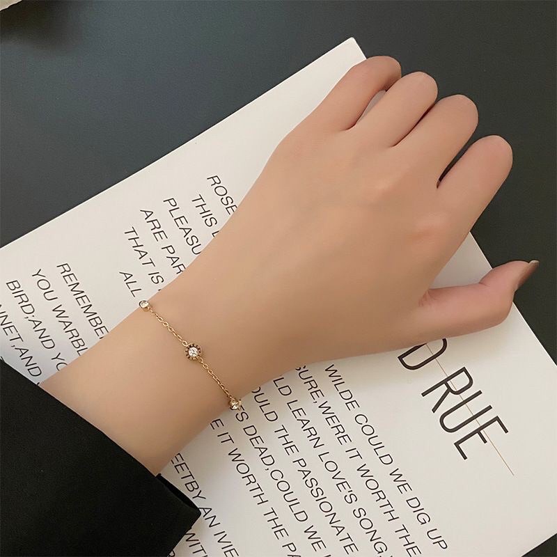 Gelang Titanium White Square Diamond Trending Korea Fashion Style