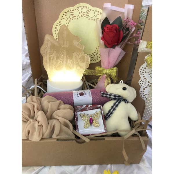 

HADIAH KADO ULANG TAHUN CEWEK CEWE HAMPERS GIFT BOX MURAH WISUDA ANNIVERSARY PAKET LEBARAN