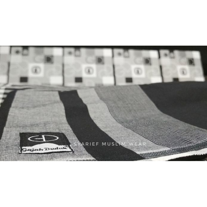 Sarung Gajah Duduk - Black & White