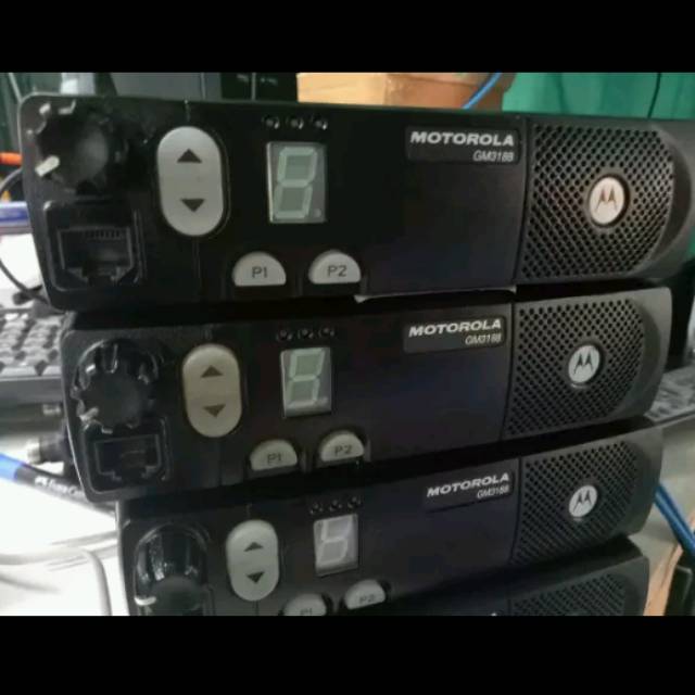 RADIO RIG MOTOROLA GM3188 UHF 403-440 VERSI POWER 25WATT RX TX NORMAL BODY SAJA SECOND