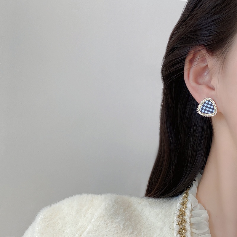 Anting Stud Desain Papan Catur Geometris Aksen Zirkon Bahan S925 Silver Needle