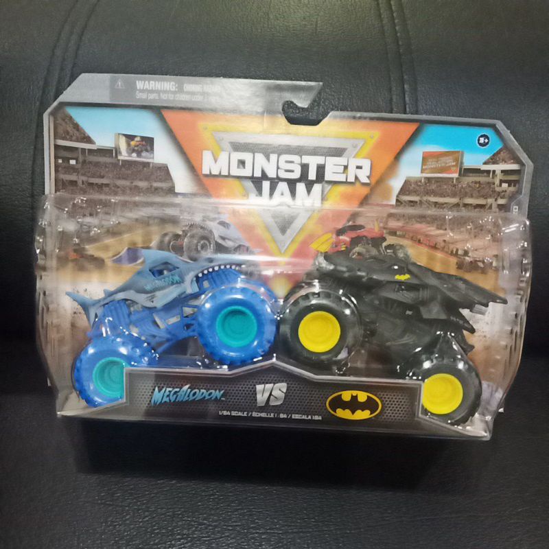 megalodon vs batman monster jam skala 64