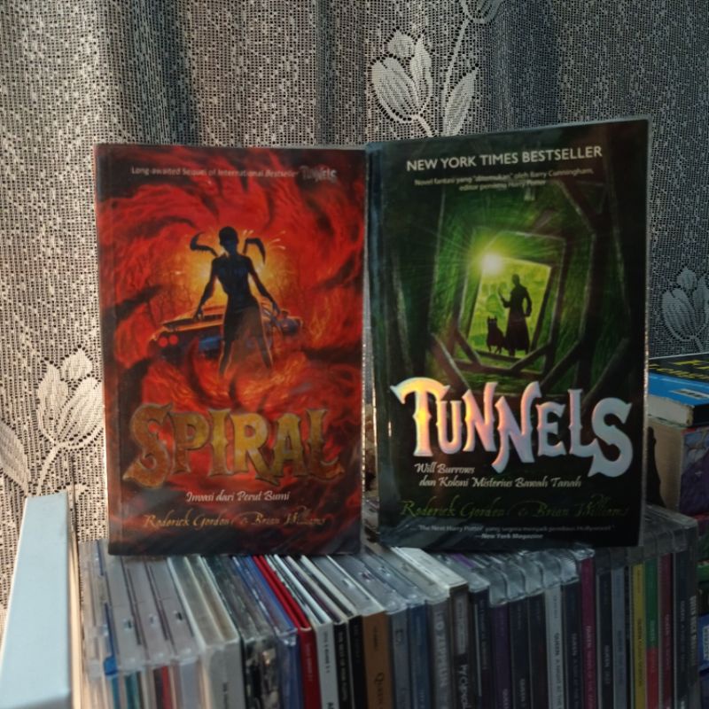 [NOVEL LANGKA] Tunnels Spiral PRELOVED