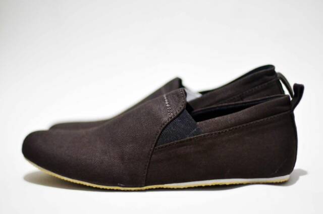 OBRAL CUCI GUDANG Sepatu pria slop casual canvas original mrch wakai gucci