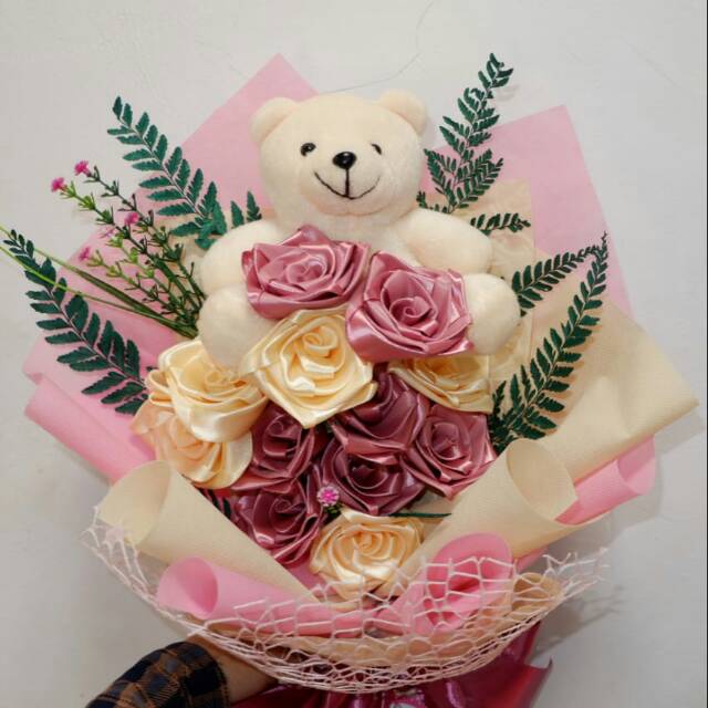 Bunga hadiah/ bunga lamaran/ bunga wisuda/ buket bunga/ bucket bunga murah/bunga wisuda/bunga flanel