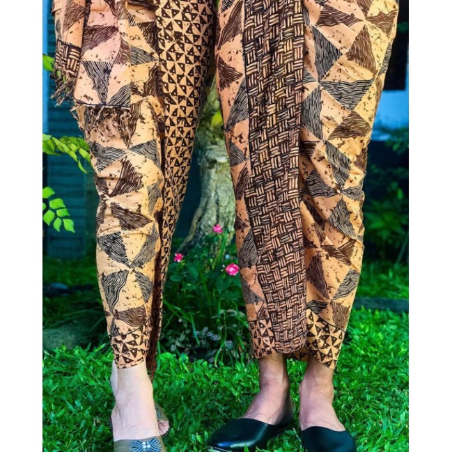 Couple pakaian adat Bali klasik