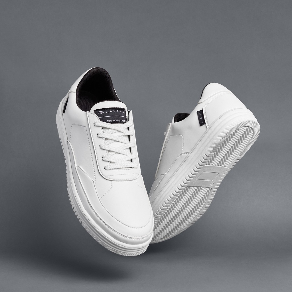 Sepatu Sneakers Putih Polos Pria - Fashion