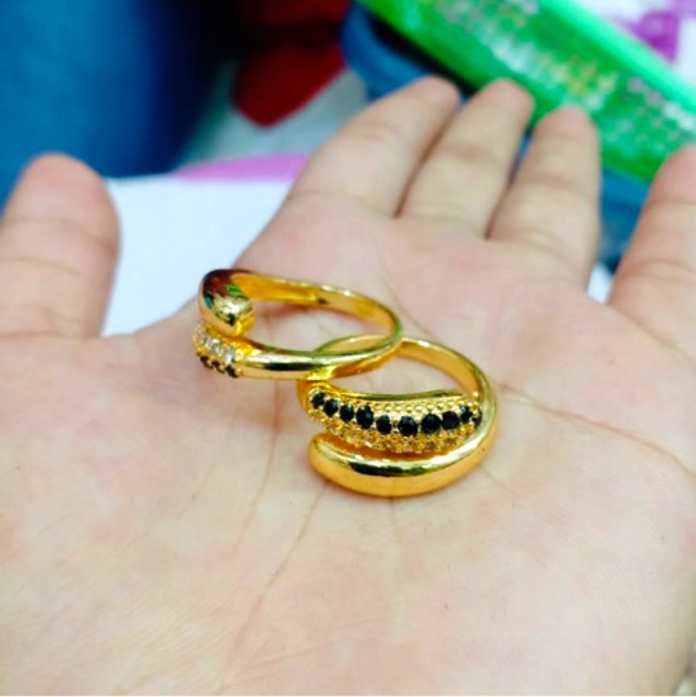 Cincin wanita model lilit cincin permata diamond kombinasi permata hitam lapis emas replika emas