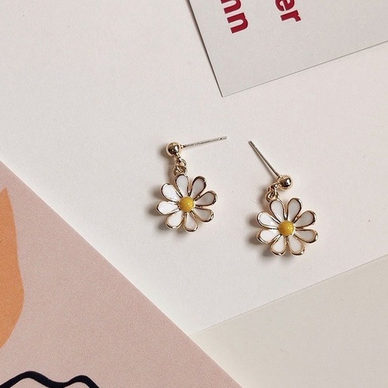 Small daisy flower creative personality feminine temperament sweet wild earrings 210807