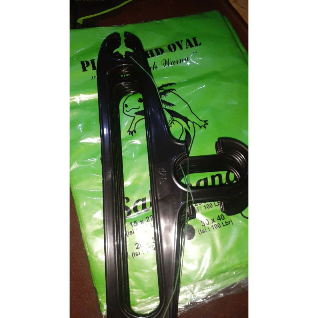 Hanger 17 Hitam  DEWASA HARGA PER LUSIN