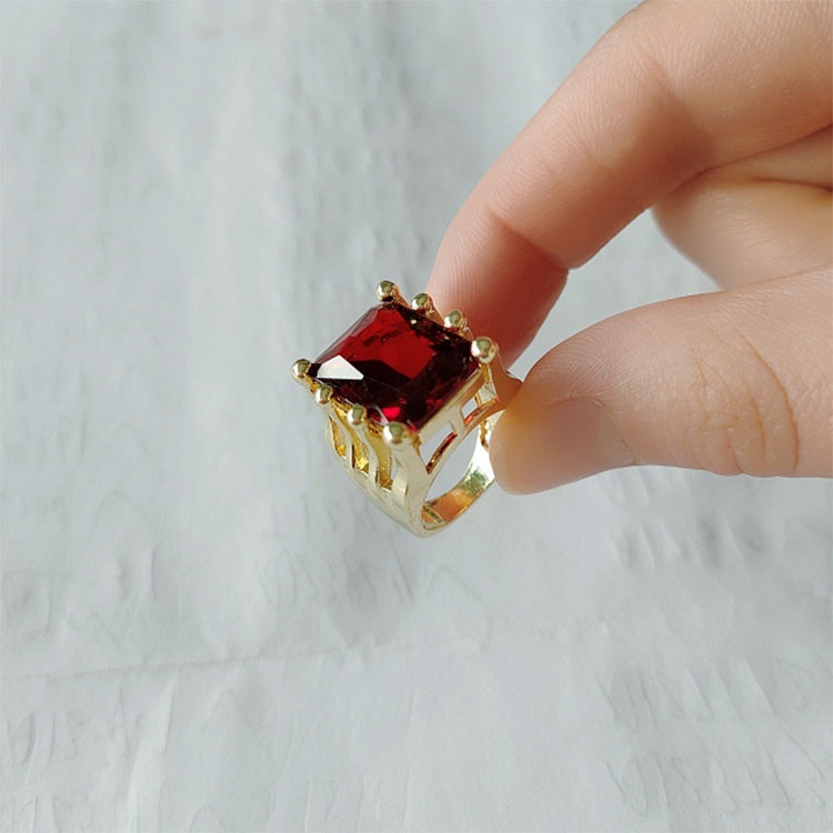 Cincin Kristal Zircon Bentuk Persegi Bahan Stainless Untuk Pria Dan Wanita