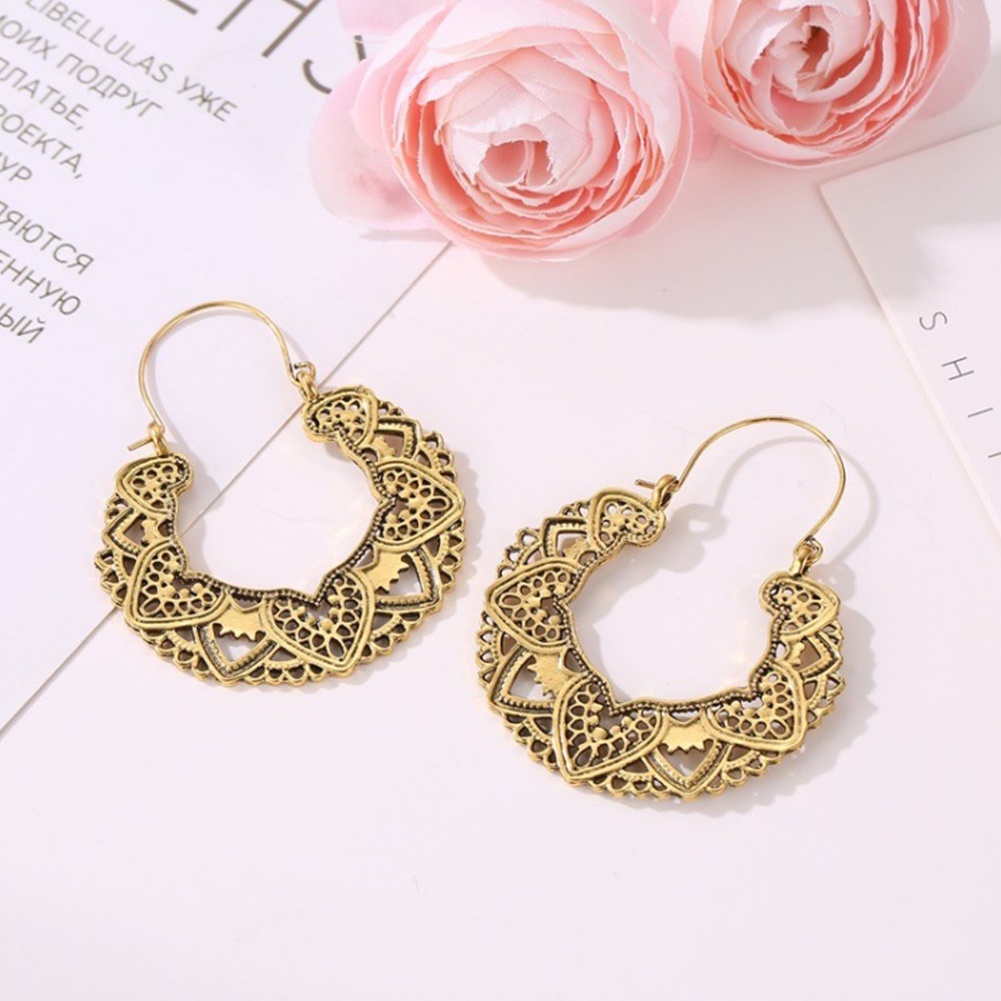 Anting Hoop Bentuk Hati Geometris Model Hollow out Gaya Vintage Untuk Wanita