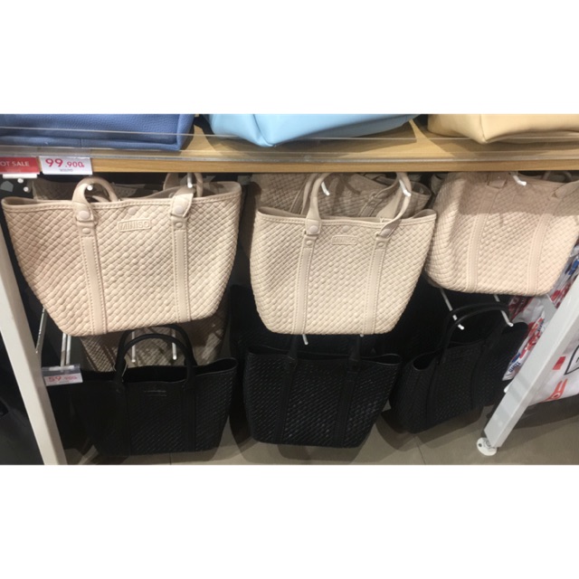Tas miniso bahan karet (seperti anyam)