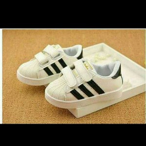 Grosir Sepatu Adidas Superstar Anak/Kids / Sepatu Adidas Anak / Sepatu Anak / Sepatu Sekolah Anak / Sepatu Anak Laki-laki