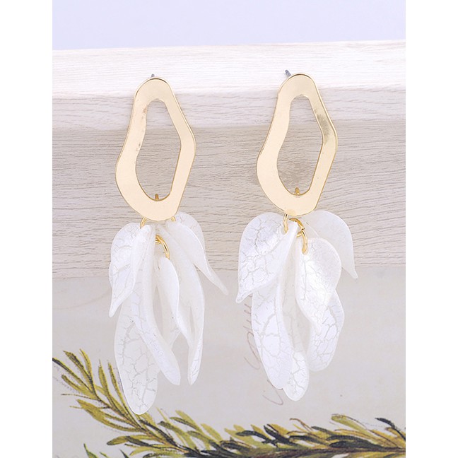 LRC Anting Tusuk Fashion White Geometric Ring Acrylic Flower Earrings F94062