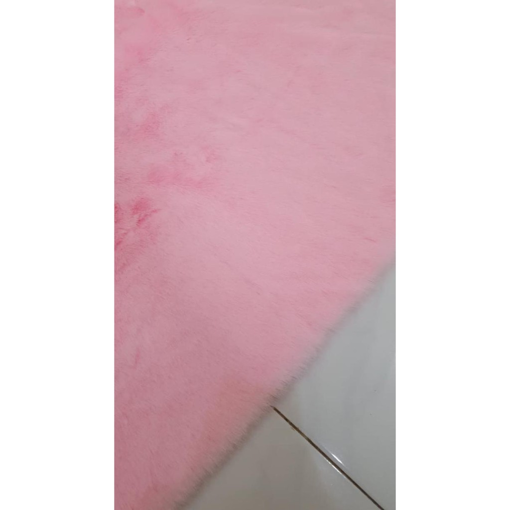 Alas Bulu - Baby Pink - Karpet Bulu Multifungsi - Background Foto Terbaru