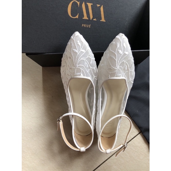 PRELOVED CAVA - Sepatu / White Lace wedding Shoes