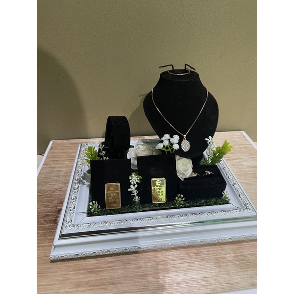tempat perhiasan cincin gelang kalung dan lm mahar hantaran seserahan