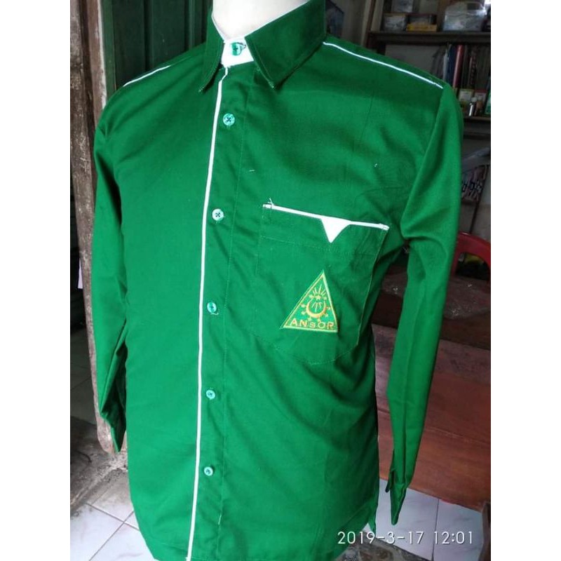 kemeja laki laki Ansor panjang hijau.