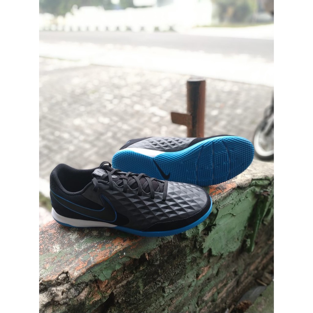 black and blue nike tiempo