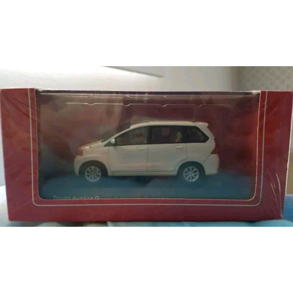Diecast Miniatur Toyota Avanza G White