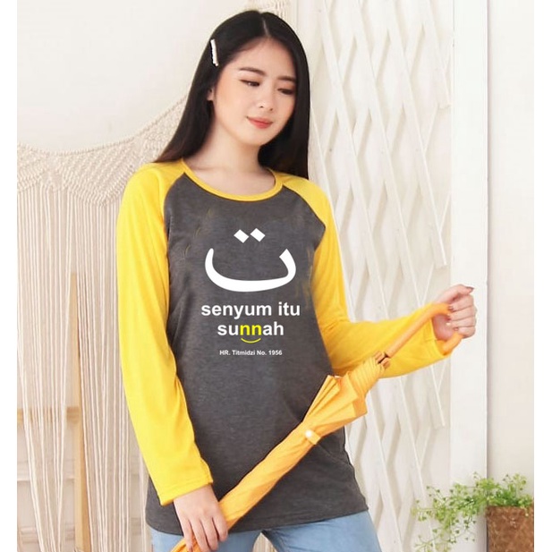 Kaos Raglan Panjang Abu Tua Bertuliskan Senyum itu Sunnah