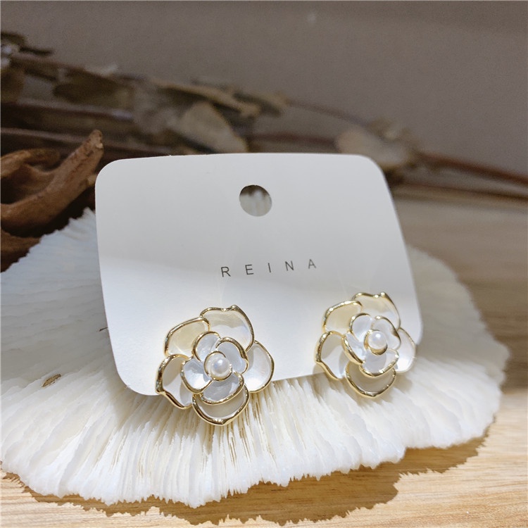 Anting Stud Desain Bunga Camellia Warna Putih Gaya Korea Untuk Wanita