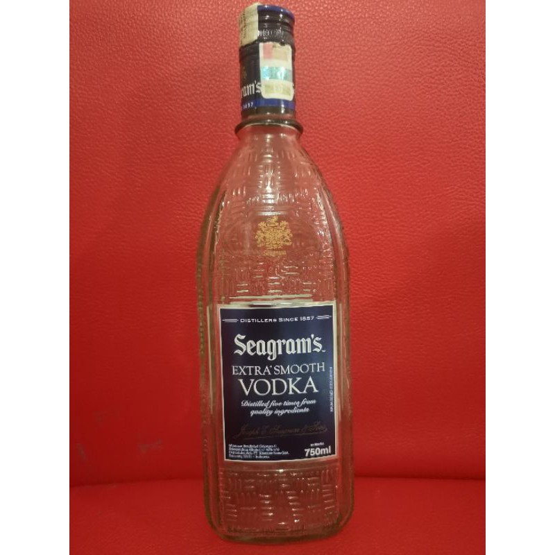 Botol bekas Seagrams Vodka