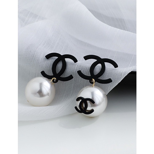 LRC Anting Tusuk Fashion Black Alloy Pearl Letter Earrings K83614