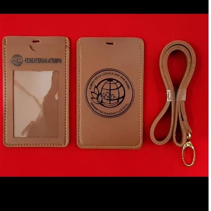 

Terjangkau - Tempat ID Card Kulit Logo Warna HITAM