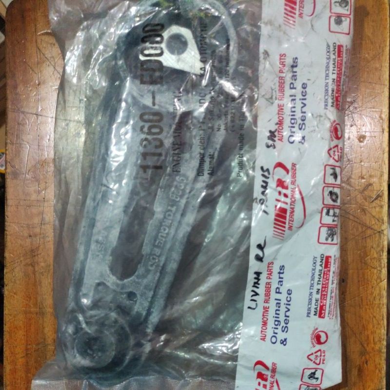 Engine mounting belakang livina