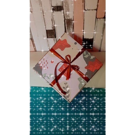 

box kado hampers lengkap isian pernak pernik pita