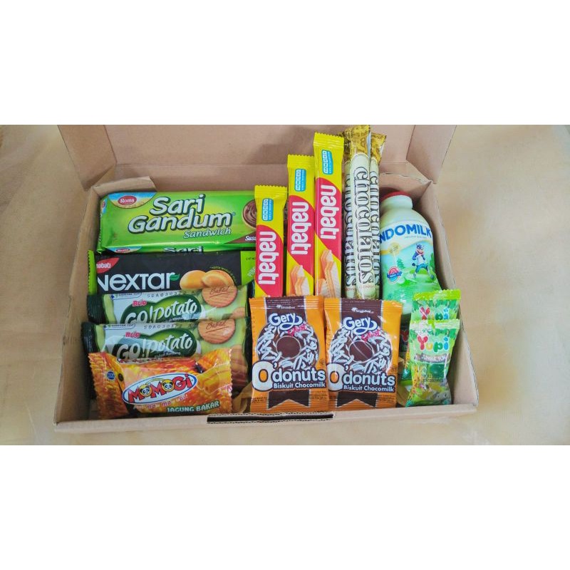 

Snack Box / Hampers Jajan / Bisa Custom dan safe packing (SUDAH FREE KARTU UCAPAN) - 1
