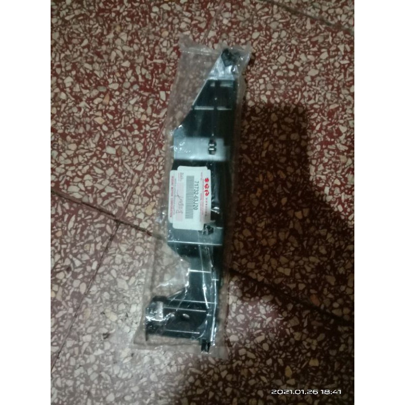 breket bumper depan Suzuki Swift