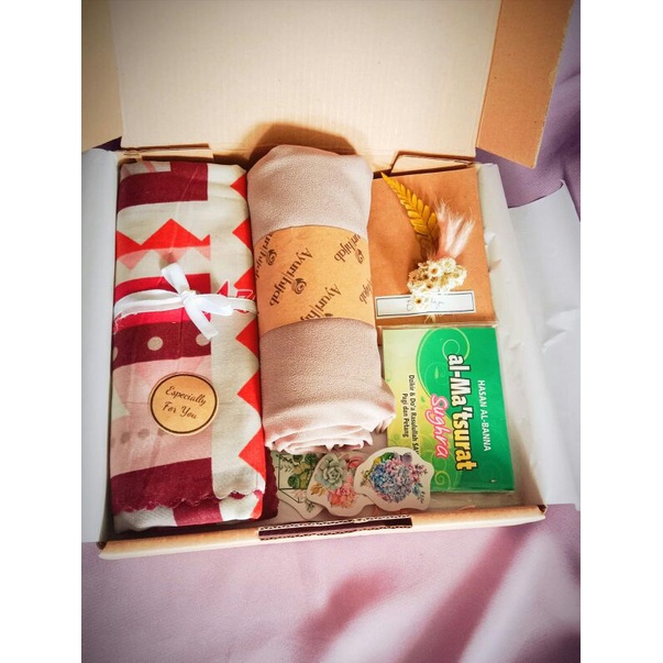 

Hampers hijab/gift box/kado ultah/kado murah/kado unik/kado hijab